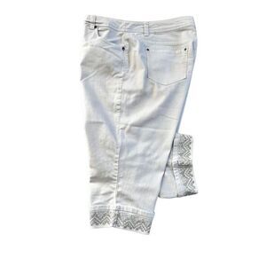 CJ BANKS Relaxed Stretch White Capri Crop Embellished Jean size 20W